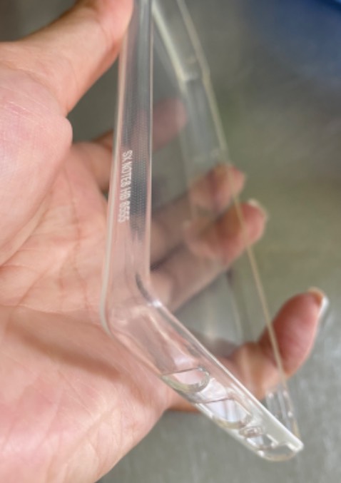 Ốp đẹp và ôm sát viền lên cả màn hình đt khá tuyệt, ko quá mỏng hoặc quá dày, cầm rất thích tay và ko bị thô nặng (à ko có mấy nút đóng mấy lỗ cắm ngen). Shipper nhiệt tình thân thiện. Thanks all