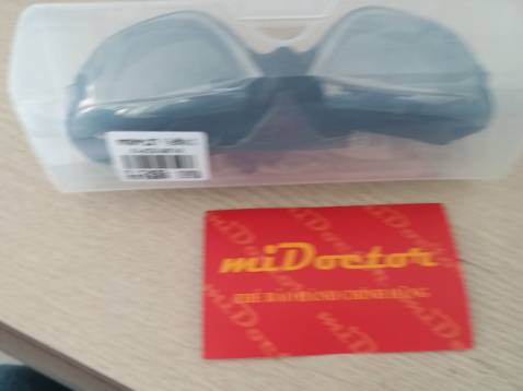 Đóng gói cẩn thận, đẹp, có hộp nhựa bảo vệ kính chắc chắn, giao hàng nhanh