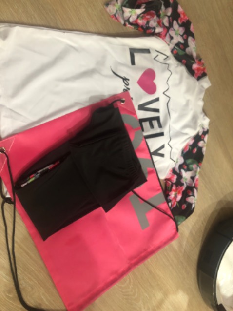 Sản phẩm như hình, thun ko bị ra màu, co tặng 1 bao balo để đồ bơ. iShop có hỗ trợ đổi size nhưng địa chỉ khó tìm.