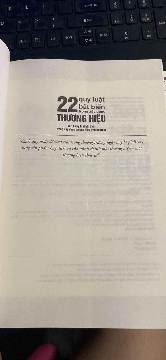 Mình chưa đọc hết mới đọc được chút phần đầu, nên chưa đánh giá nội dung được. Giao hàng nhanh, tiki đóng gói rất cẩn thận.