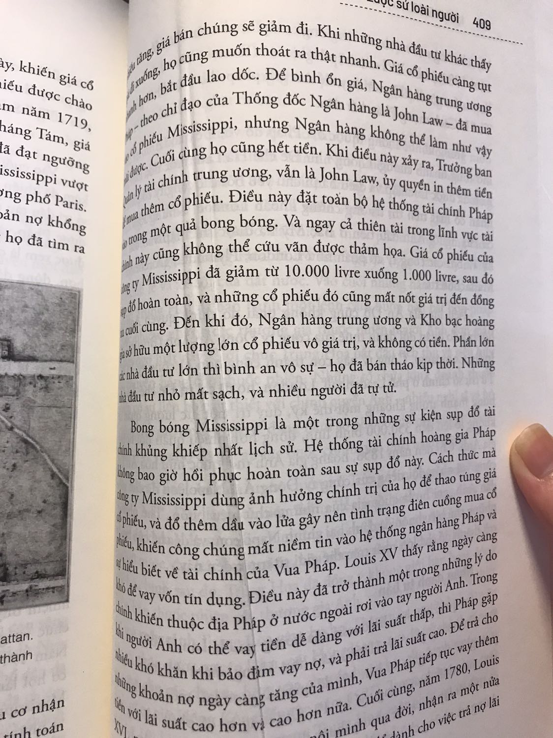 Sách bìa đẹp, giấy khá dày, hơi mùi. Tuy nhiên cuốn của mình bị lỗi nhẹ ở giữa cuốn gần chục trang bị nhúm do nhà in in lỗi, mình ấn thẳng ra thì nó thừa giấy ra nhìn hơi mất thẩm mĩ