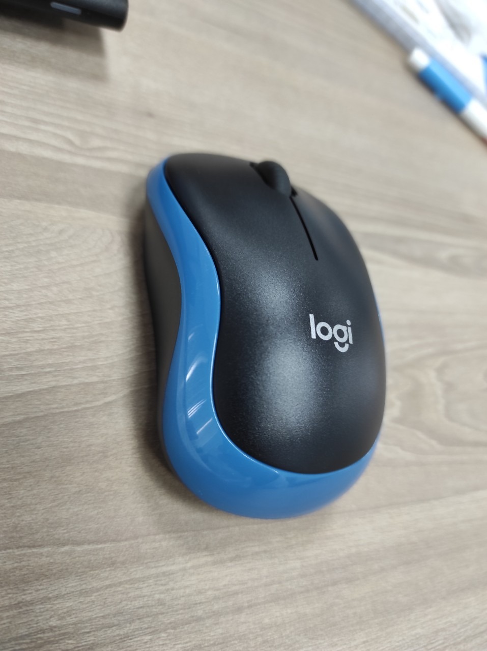 sản phẩm đã bị tráo đổi hàng giả. bao bì là thật nhưng sản phẩm là giả. không có logo, đèn tín hiệu không sáng, thiết kế sản phẩm khác với sản phẩm thật.