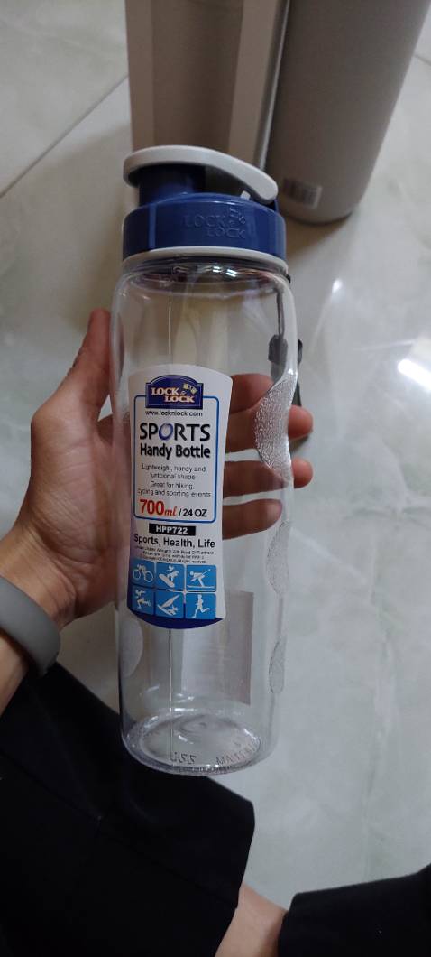 Đã từng dùng bình màu xanh của looknlook 7 năm, nay bị gãy cái lẫy nhỏ ở nắp, kể ra vẫn dùng tiếp đc nhưng thôi, mua đi để cty còn sx chứ🤣