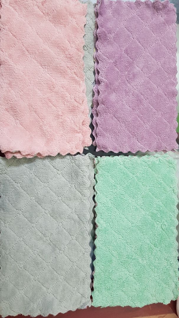 Lại là chuyên mục săn sale :))
Săn deal còn 19k/ 10, nhìn ảnh thấy cũng xịn nên order thử xem sao thì ai dè... xịn thiệt :)))
Giao đủ số lượng, dạng khăn chữ nhật mình chủ yếu mua để lau dọn đón Tết, cũng tính là dùng 1 lần thì bỏ nhưng thất chất liệu ổn nha mọi người, dạng vải thấm nước dễ, 2 mặt 2 màu nhìn lạ lạ, mọi người có thể giặt ngâm nước tẩy rồi dùng lại được luôn á.

* Góp ý: nên có chỗ đánh giá dịch vụ vận chuyển vì quá tốt. Có gói TikiNOW nên săn mấy hàng deal cũng không lo về phí ship. Xuất sắc quá Tiki ơiii !!