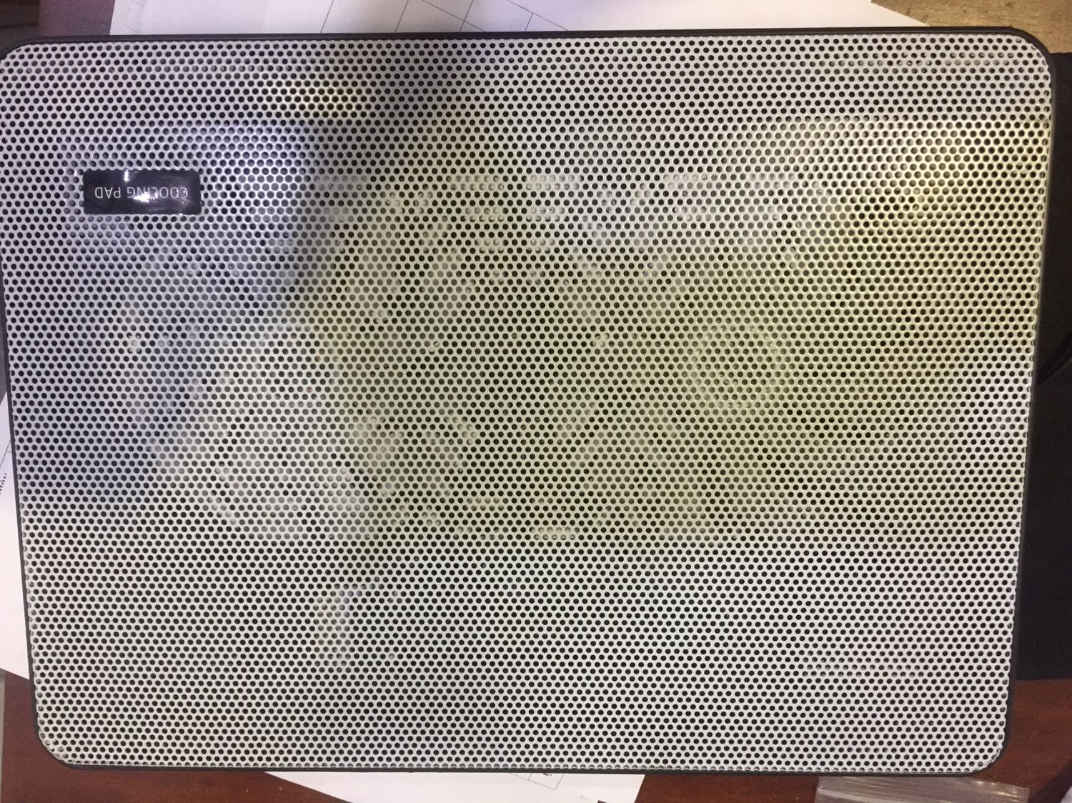 Mua giá 125k, dùng ổn màu ngẫu nhiên (trắng), cầm rất nhẹ, quạt không ồn, giá hợp lý, dùng 1 thời gian nếu chất lượng ok sẽ tiếp tục ủng hộ shop, thank shiper... mua đang dịch mà giao hàng cũng nhanh, thank shop