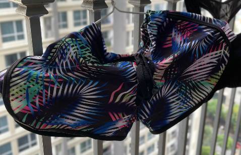 set đồ bơi 3 mảnh của Mayhomes rất đẹp, chất lượng tốt, đường may rất đẹp. tiếc quá m có bụng mỡ nên vẫn mặc áo dài ngoài che bụng. bạn nào bụng thon thả chỉ mặc áo ngực và quần bơi cũng đẹp ạ. rất đáng mua ạ.