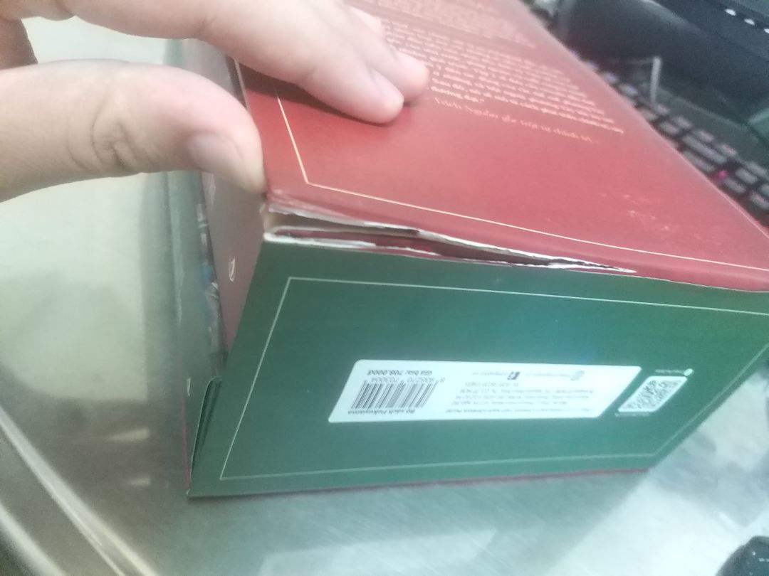 Khâu đóng gói của Tiki ngày càng tệ, sách nặng giao về tỉnh mà đóng sơ xài, chỉ có 1 tờ giấy chống sốc cho 2 bộ sách dầy cui, tôi rất thấy vọng về Tiki trong thời gian từ 2020 đến giờ. Đóng gói bảo quản sách quá tệ. Tôi sẽ liên hệ đổi trả bộ sách này.