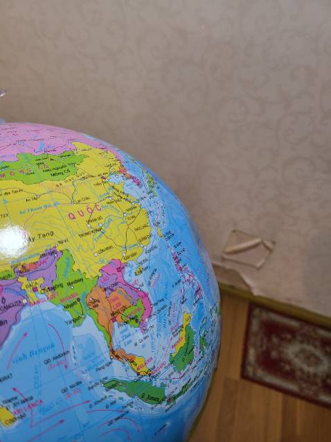 Quả cầu bị móp một phần bên mặt Quả cầu bị móp một phần bên mặt