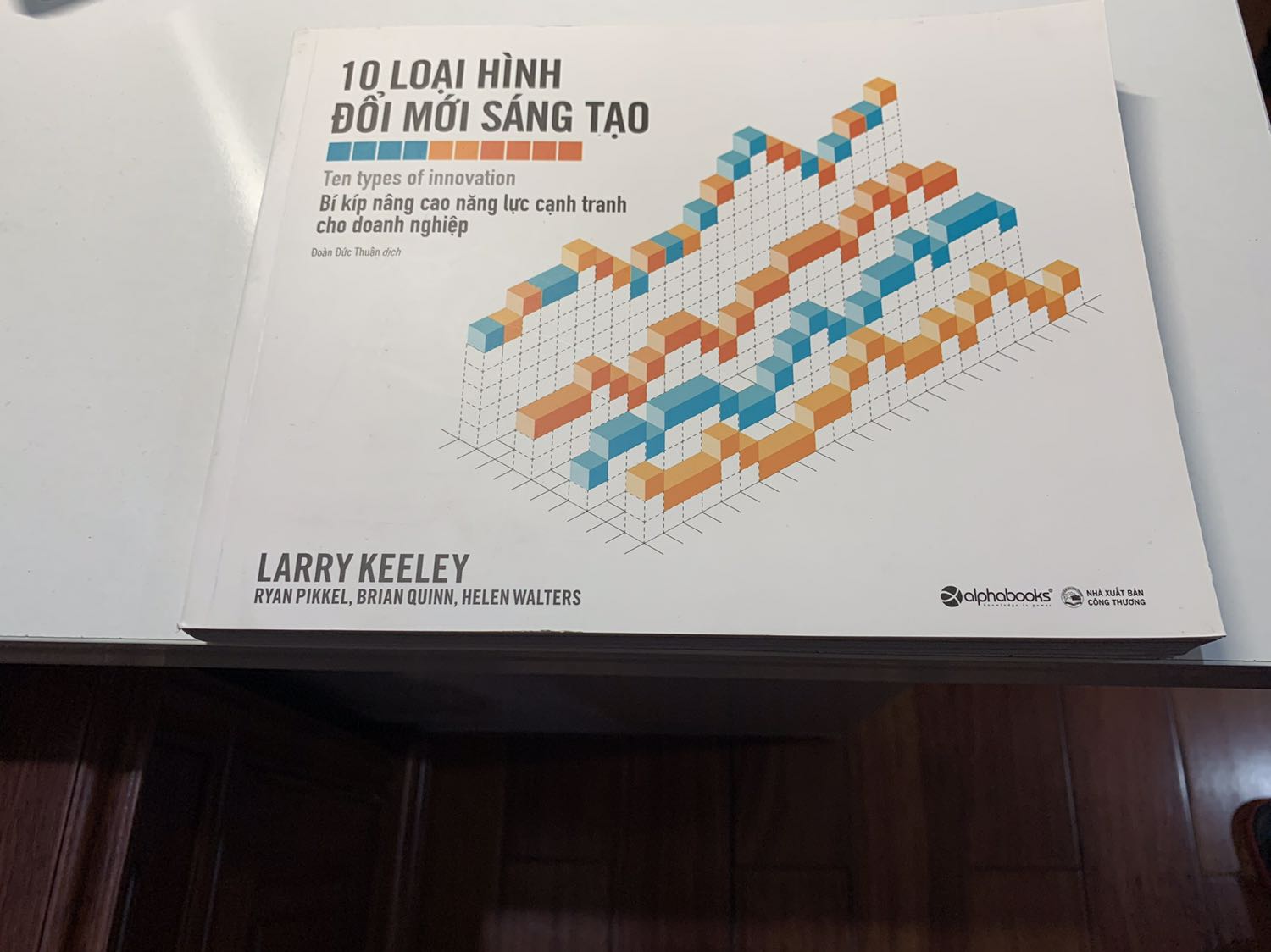 Sách đẹp in màu trên giấy chất lượng cao. Mua dc sale nên có giá tốt. Hài lòng