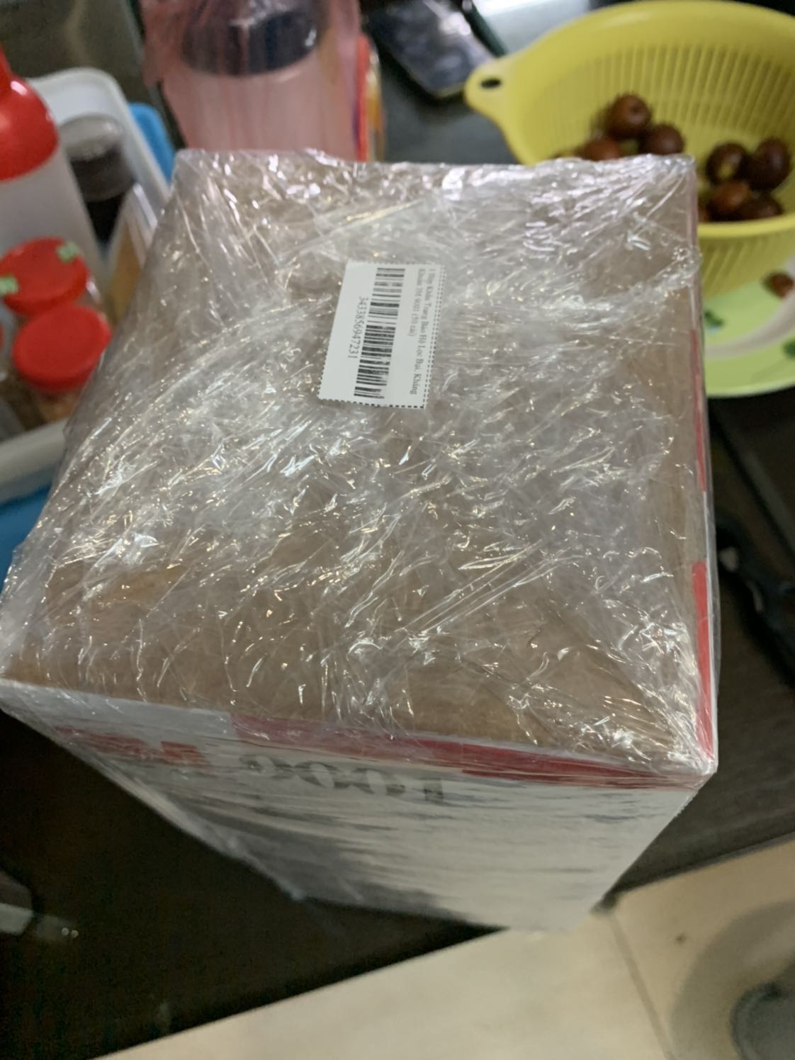 Mình đặt trên tiki thấy giá hợp lý, app báo mất 1 tuần giao hàng nhưng sau 4 ngày đã nhận dc hàng, đóng gói cẩn thận, khẩu trang dùng ôm mặt, ko đau, dễ thở. Nói chung hài lòng. Mua khá nhiều sản phẩm của tiki và đều thấy ổn