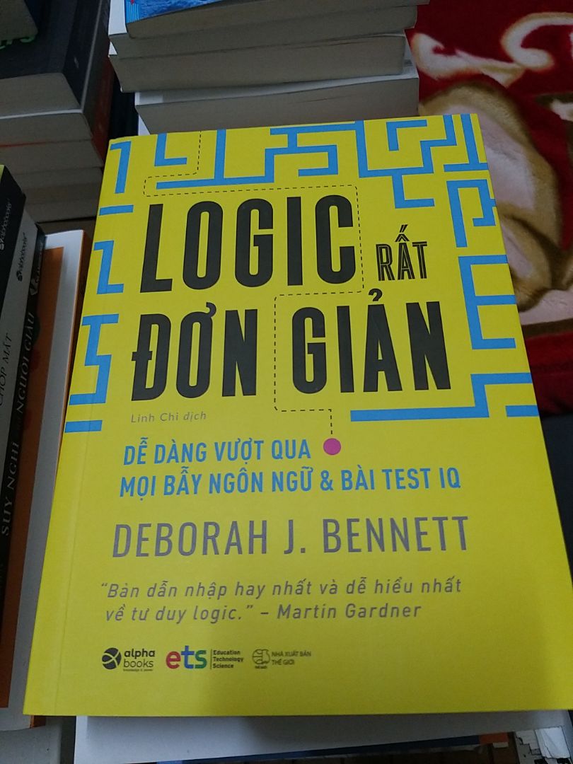 Rất nhiều vd chứng minh về tính logic trong mọi hoạt động cs.Sách dày mà chú thích tầm 60 trang rất thừa thãi