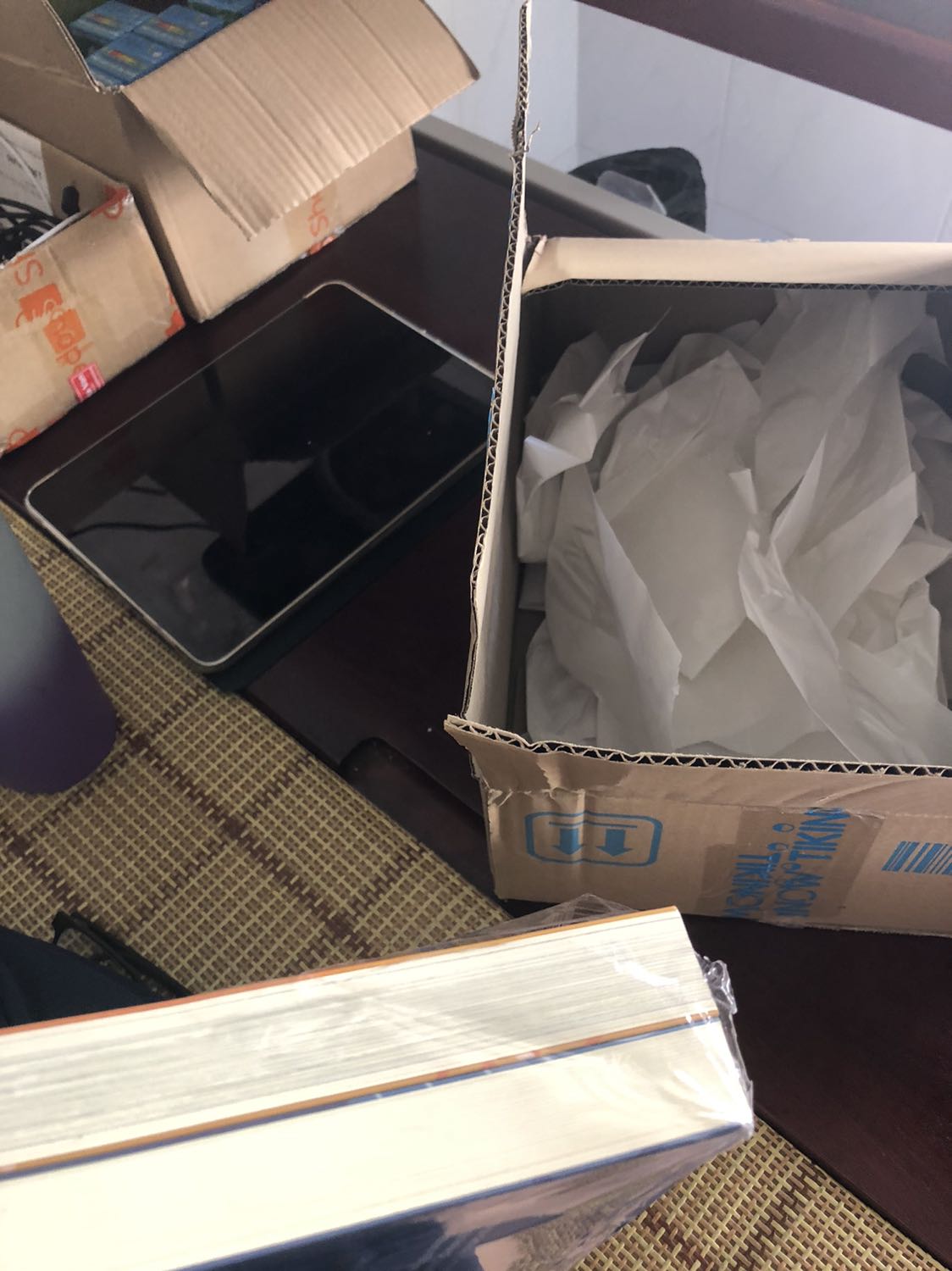 Cảm ơn Tiki, sách bao bọc mới tinh luôn, lúc đầu đọc review thấy mấy bạn sao nói sách cũ sợ lắm nhưng mình đặt mới biết Tiki chất lượng lắm nha, mấy cuốn khác mình mua cũg ổn áp, rất tuyệt luôn, nội dung sách này lôi cuốn, k phải là sách kĩ năng sống, mà là sách tạo cho ta lỗi sống lành mạnh, bằng khả năng đặc biệt của tác giả sẽ dẫn ta đến thế giới kì thú của các loại thực phẩm tốt cách phòg điều trị đúng về bệnh phổ biến khó trị hiện nay, đảm bảo k hối hận khi chọn sách, với cả lối trình bày chữ rất dễ đọc luôn ?