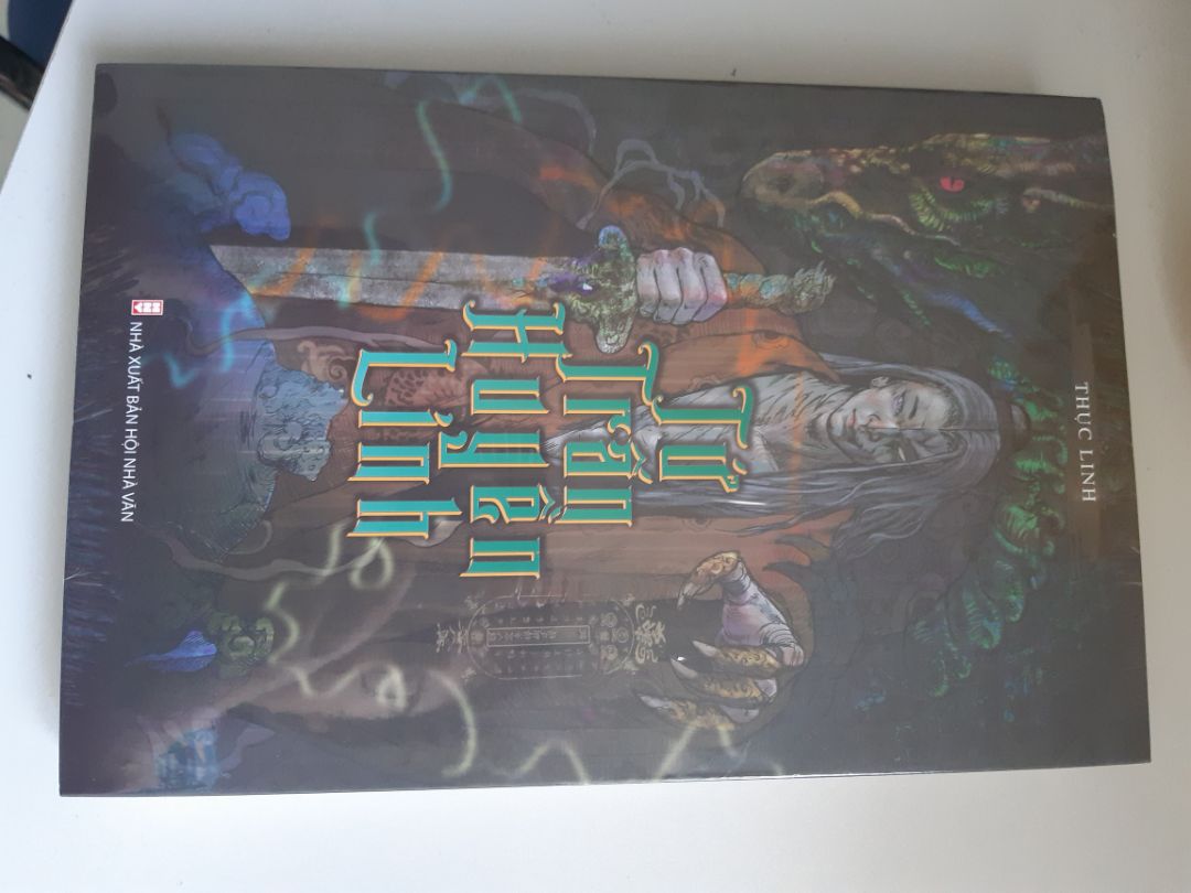 cuốn này mình đã chấm nó ngay khi vừa thấy nó được bán ở tiki, mình đã đọc rất nhiều tác phẩm của tác giả Thục Linh nhưng đây là cuốn đầu tiên mà mình đặt mua, thật sự cảm thấy rất hồi hộp vì mình đã từng coi qua review của truyện. Sách được ship tới rất đẹp nha, được bọc trong bao nilon kĩ càng, lúc mở ra thì còn thoang thoảng mùi giấy mới, góc sách k có dấu hiệu bị hoen ố, sẽ tiếp tục ủng hộ tikiii