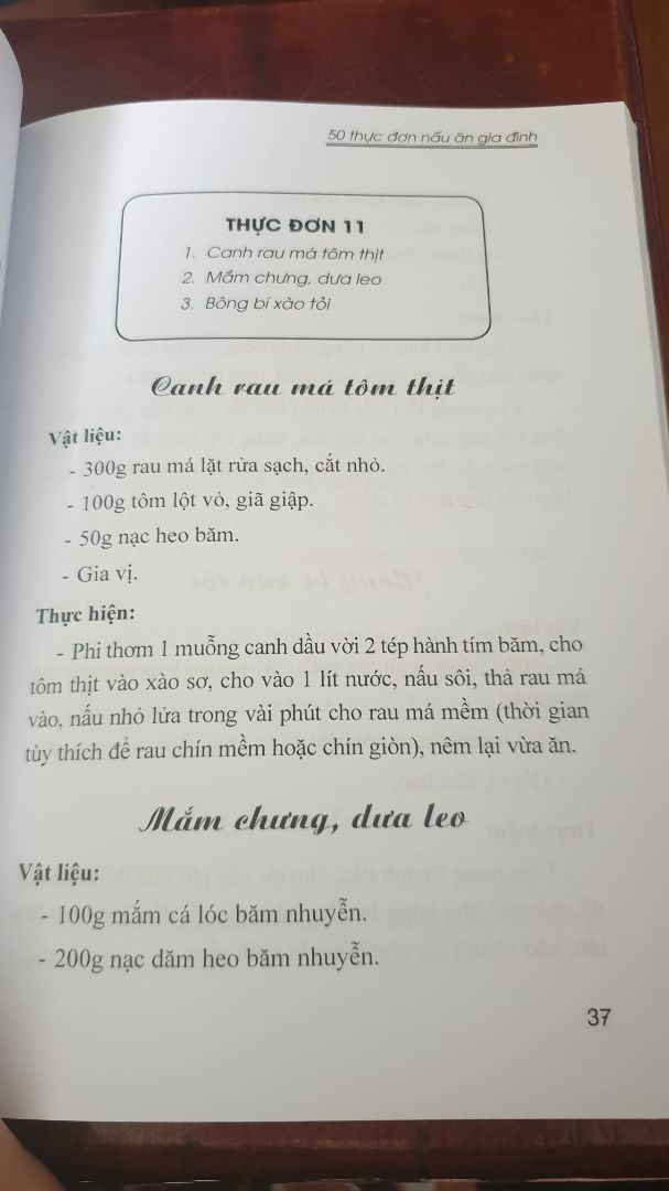 sách cung tạm dc.cac mon ăn cung dễ che bien.nen mua sach de bik them nh mon an mới cho gd