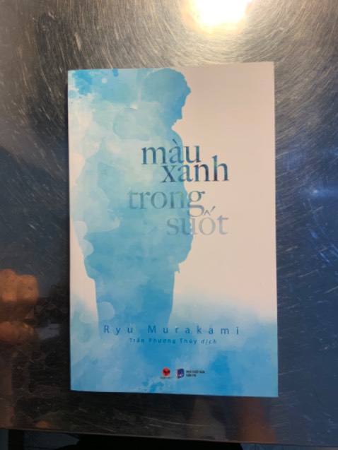 Ráng đọc được nửa cuốn cuối cùng phải bỏ ngang. Đã không có cốt truyện rõ ràng mà bên xuất bản lại dịch từ bản dịch tiếng Anh chứ không phải bản gốc tiếng Nhật nên đã dở càng dở thậm tệ.