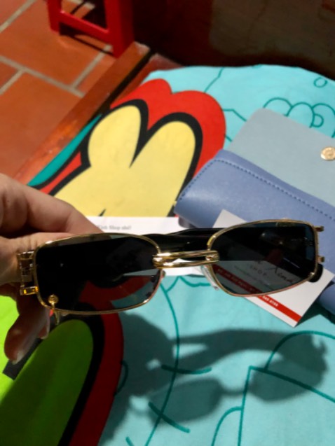 Shop gói hàng nhanh,vận chuyển nhanh,kính đẹp,chất lượng,rất hài lòng thank shop ❤️