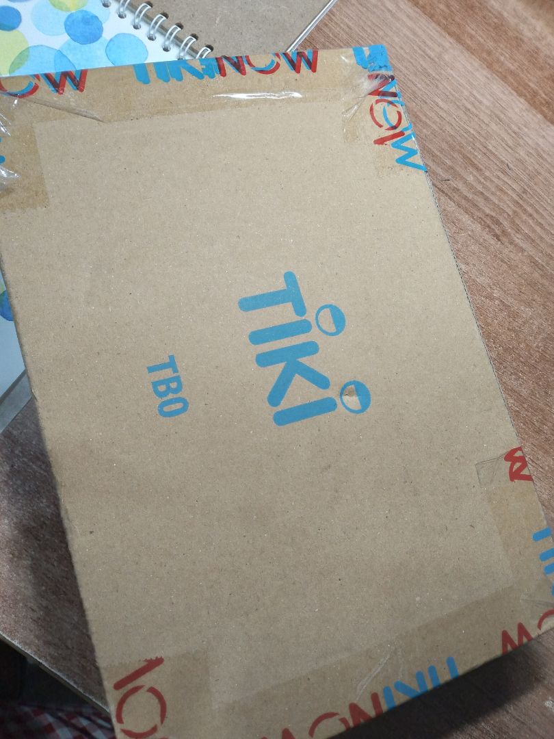 giao hàng nhanh lém, sách cũng ko bị quăn (có 1 chút xíu), bọc cẩn thận. Nói chung là toẹt zời!!