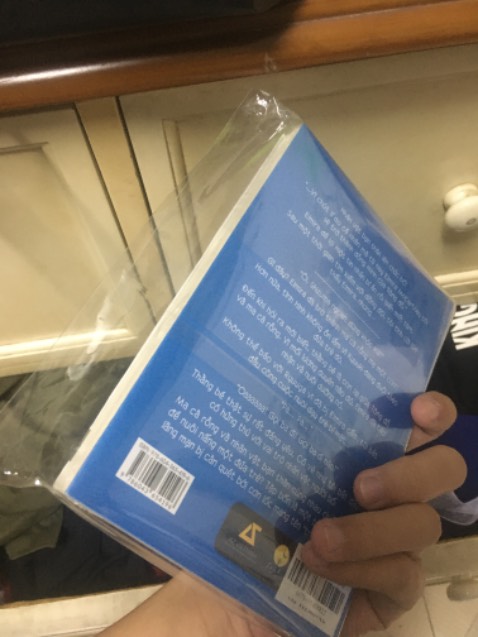 Riêng về sách thì rất tốt, giao hàng cũng nhanh, sáng đặt, chiều đã có nhưng mà mình có tick vào ô sử dụng bookcare nhưng lúc mở hàng ra thì sách chỉ được đựng trong 1 cái bao kính mỏng đơn giản