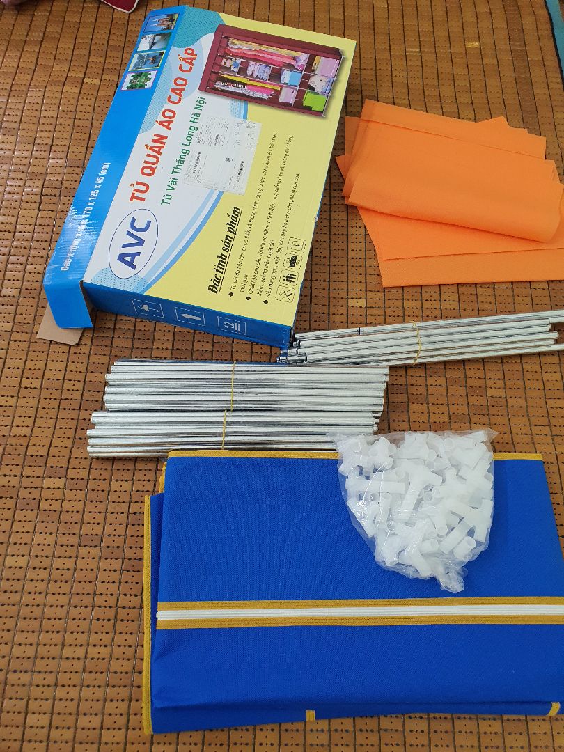 Dễ lắp ráp, cứng cáp. Có điều thiết kế cửa tủ hơi khó lấy đồ ở 2 buồng treo quần áo. Nói chung ok.