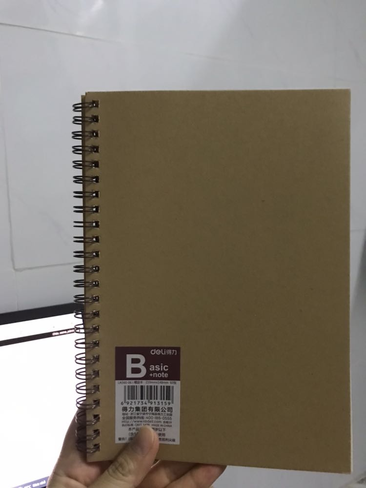 Bìa basic nhìn đẹp lắm. Giấy không quá dày nhưng cũng ổn, mua để học hành nên 60 tờ hơi ít hihi