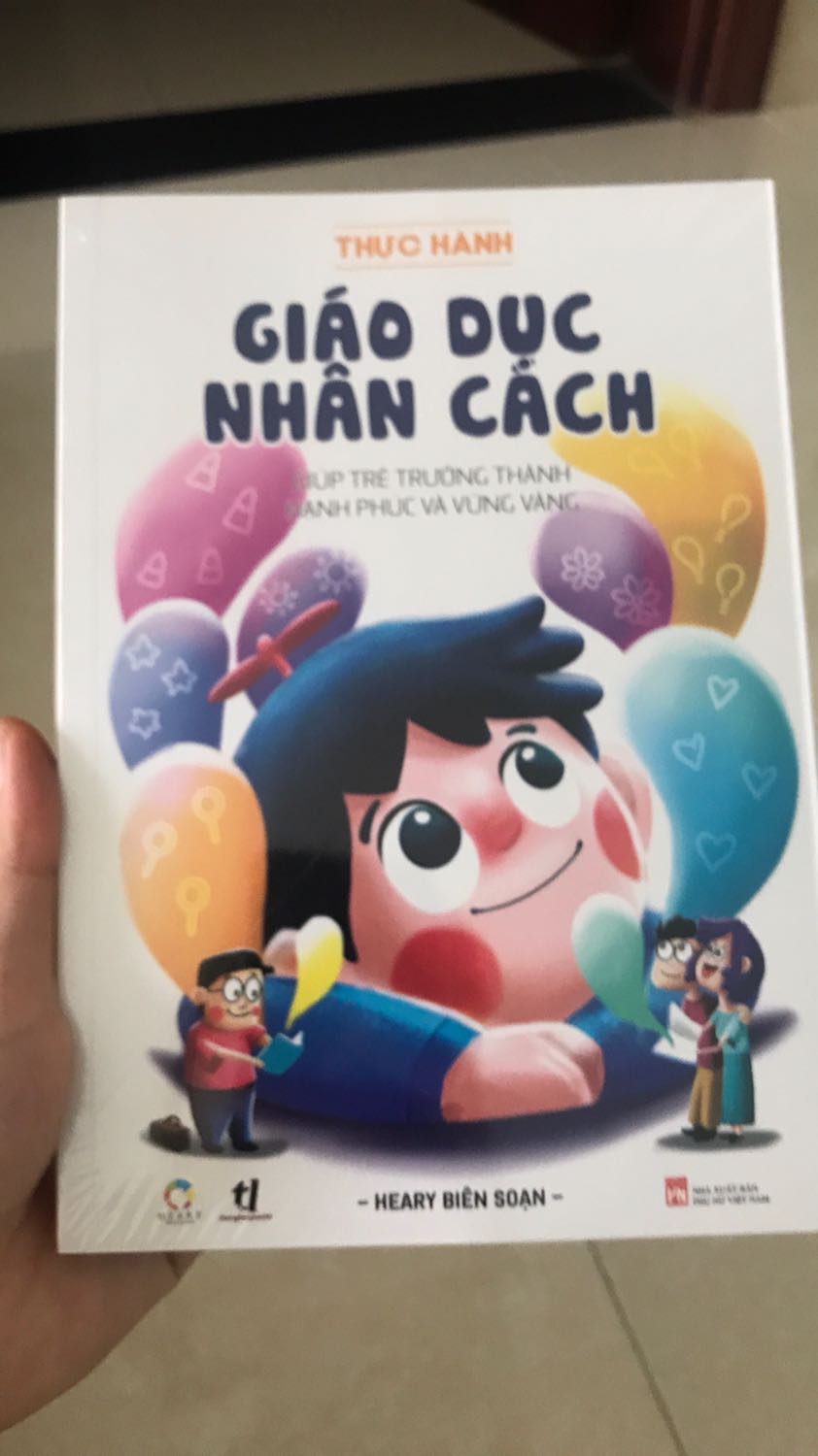 Sách được bọc và đóng gói cẩn thận. Nội dung chưa đọc nhưng với phần reveiw sách thì rm thấy khá hay ^^