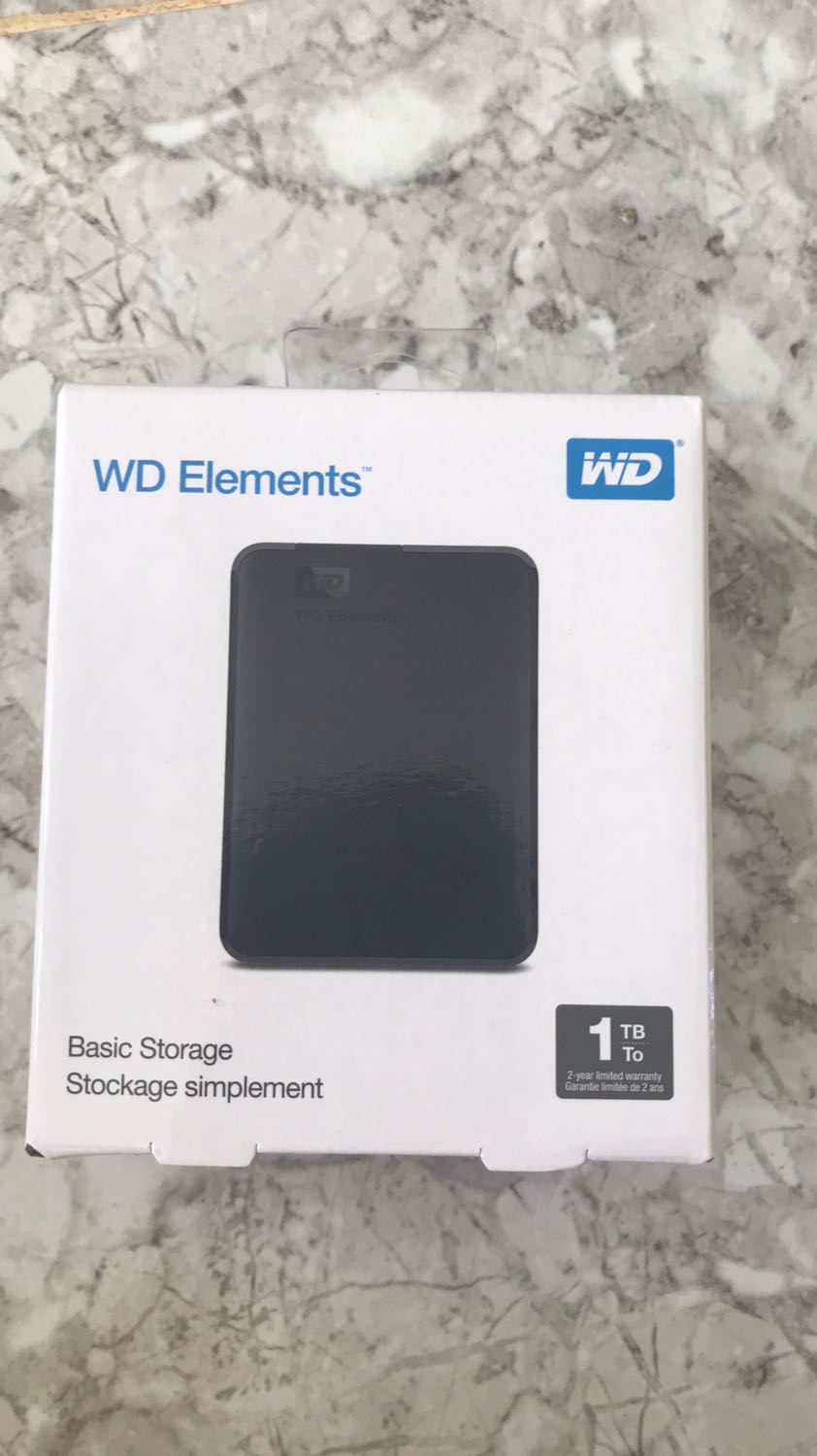 Hàng đóng gói cẩn thận, đầy đủ tem và mẫu mã không khác là mấy so với hình ảnh
Cầm cảm giác rất nhẹ và chắc chắn cũng tham khảo nhiều sản phẩm nhưng ưng em này vì độ bền và chất lượng tốt nên đã mua 
Sẽ đánh giá chi tiết việc sử dụng sản phẩm sau khi dùng
