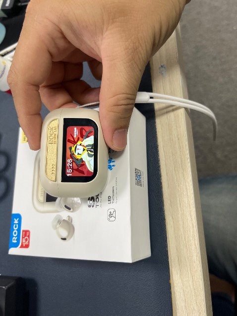 Chất lượng âm thanh ổn trong tầm giá, có hỗ trợ giao diện Tiếng Việt , bị lỗi hiển thị Tiếng Việt trên giao diện nghe nhạc. Không đáng kể chấp nhận được.