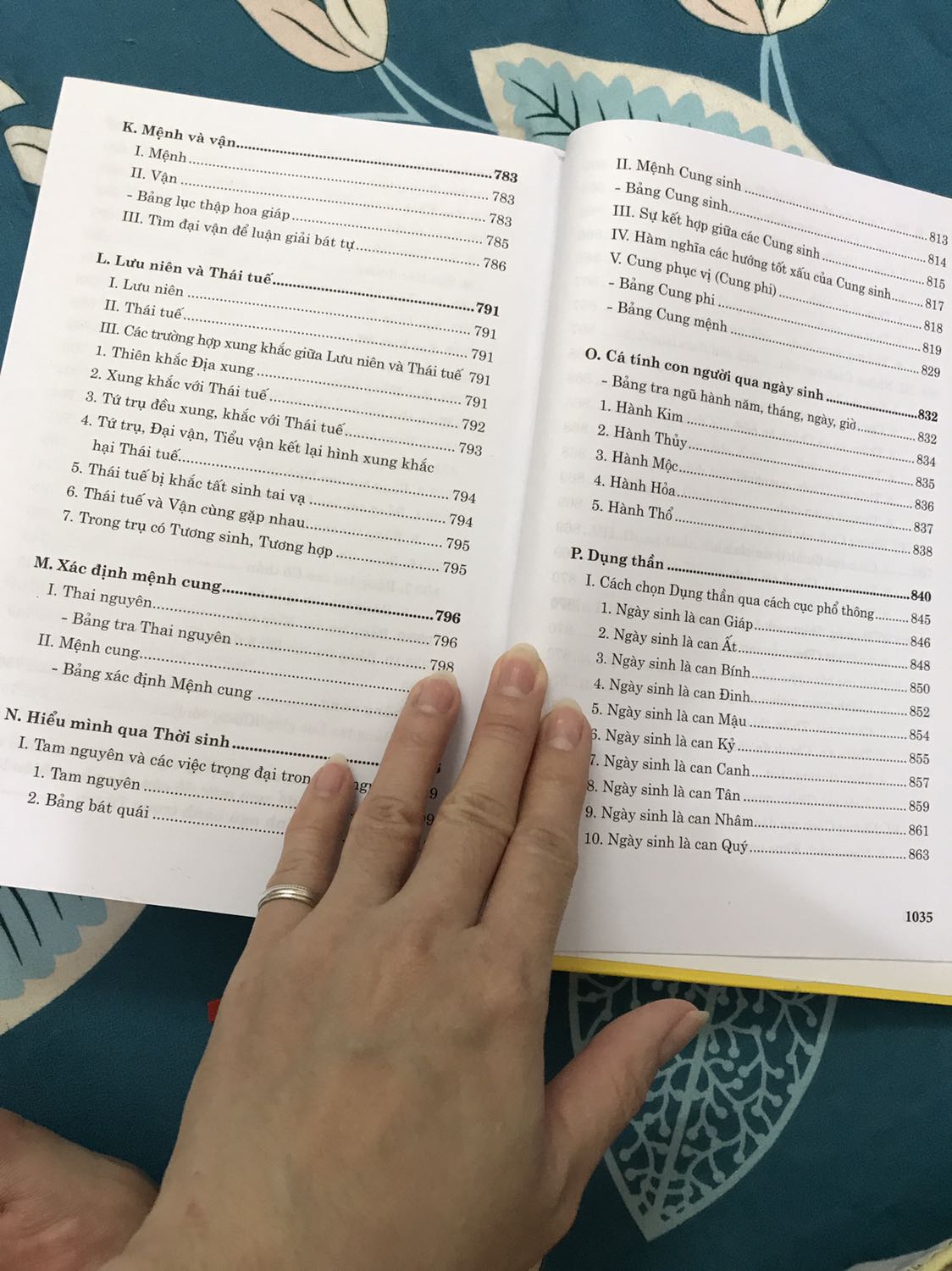 Ko cho chia sẻ quá 5 ảnh nên ko chụp hết mục lục cho mọi ng xem được nhé. Giao hàng nhanh, chưa đọc nội dung nên ko có đánh giá