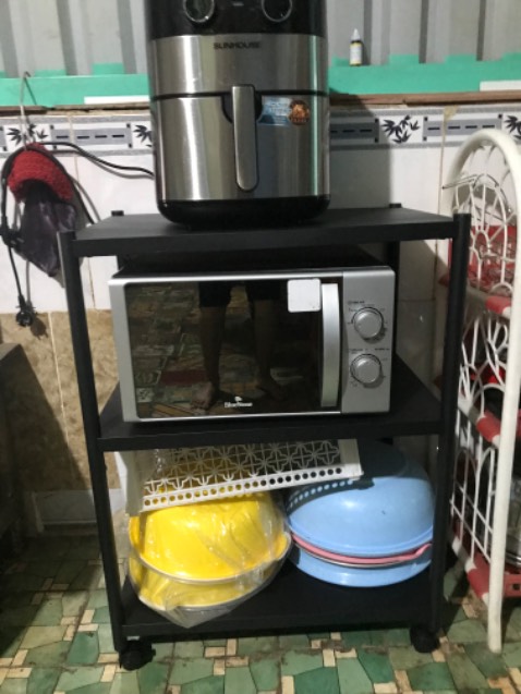 Rất hài lòng. Chỉ có 2 chõi chưa ưng: ốc vặn bị rỉ sét hết 3 con, mặt kệ có vẻ hơi mỏng. Bỏ lò vi sóng lên bị thụng.