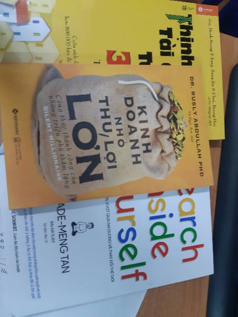 Shop giao nhầm sách ( Thiếu cuốn tôi đã kiếm được 2.*** đô la từ thị trường chứng khoán như thế nào) và giao thành cuốn kinh doanh nhỏ, thu lợi lớn.