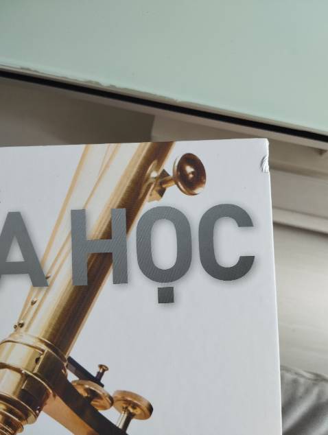 Phần bìa bị móp do va đập còn lại nội dung sách được trình bày rõ ràng