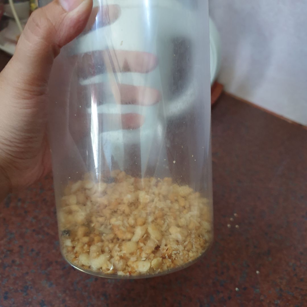 Ăn gần hết rồi mới review. Hãng này vị nào cũng rất dễ ăn.Mình cứ mua thay đổi các màu rồi để dành ăn dần Ăn gần hết rồi mới review. Hãng này vị nào cũng rất dễ ăn.Mình cứ mua thay đổi các màu rồi để dành ăn dần