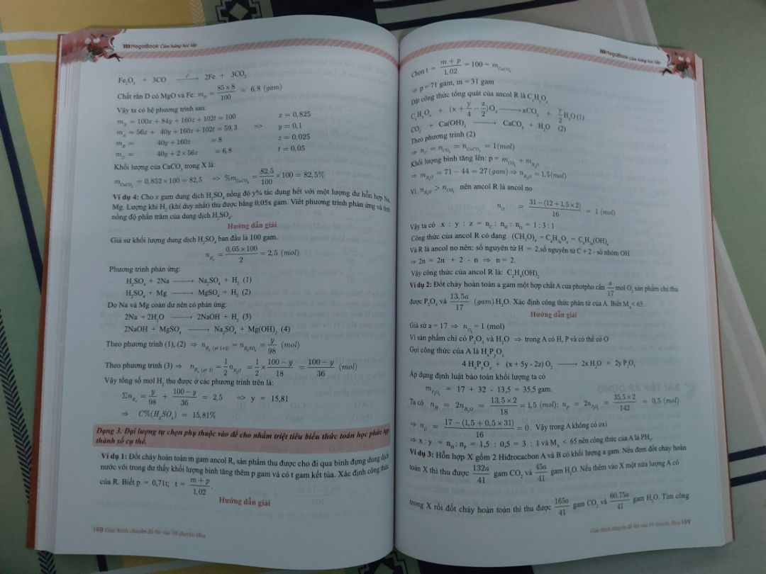 sách khá nhiều kiến thức á
mình thấy cả kiến thức của cấp 3 chuyên sâu cũng có trong này
các bạn có thể học chương trình cấp 3 rồi đọc quyển này cũng được