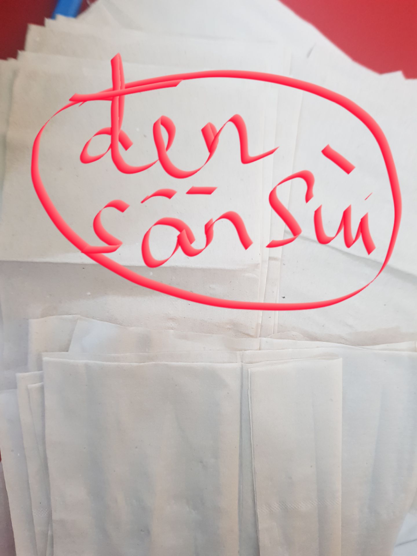 Thứ nhất :đặt mua thùng mà giao ko có thùng chỉ đóng gói như thế , ko đc rồi shop.Thứ hai : gói 300 tờ ko đủ , giống hàng nhái , giả ( mình đã sử dụng hàng này , lấy gói giao cân nhẹ hơn gói cũ mình mua sài  ). Thứ ba : giấy ko tốt ,phân nữa là đen , sần sùi. Mình rất thất vọng khi mua hàng .