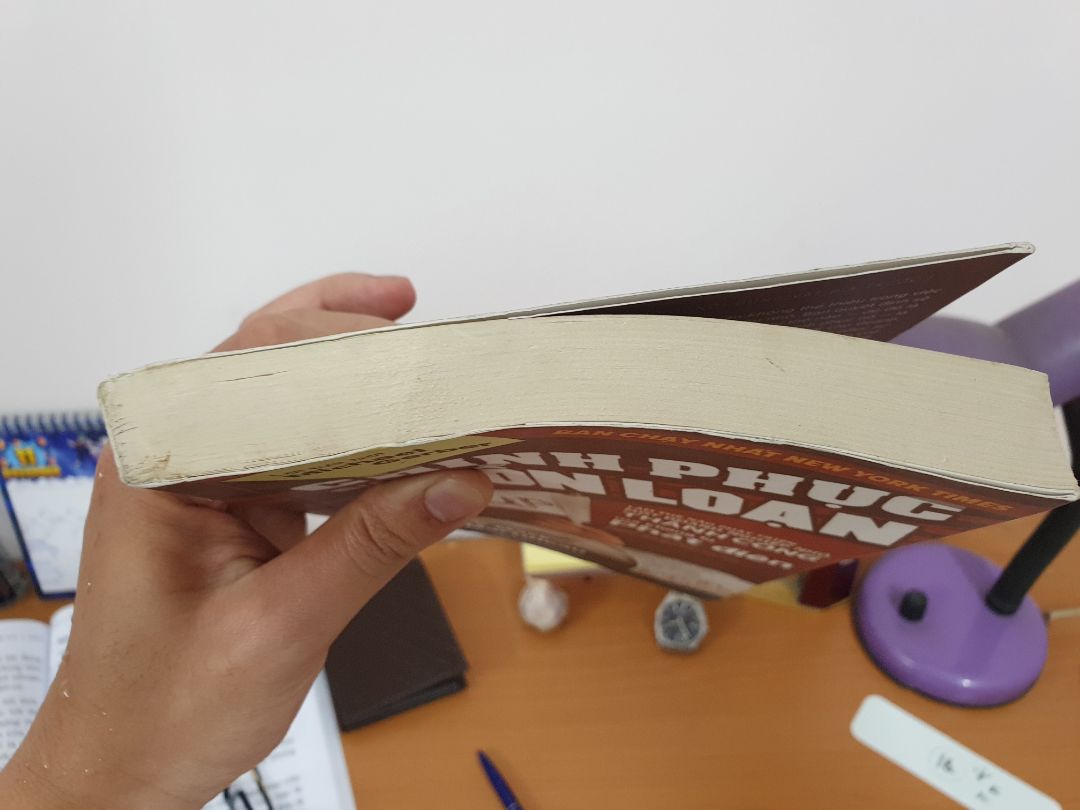 Dành lời khen cho bộ phận giao hàng. Rất nhanh chưa đầy 2h đã nhận được sách. Tuy nhiên, nhìn quyển sách quá cũ, trông mất cảm tình. Chưa biết nội dung ra sao, nhưng tốn 100k cho 1 quyến sách cũ và xấu như này đã thấy không xứng đáng rồi.