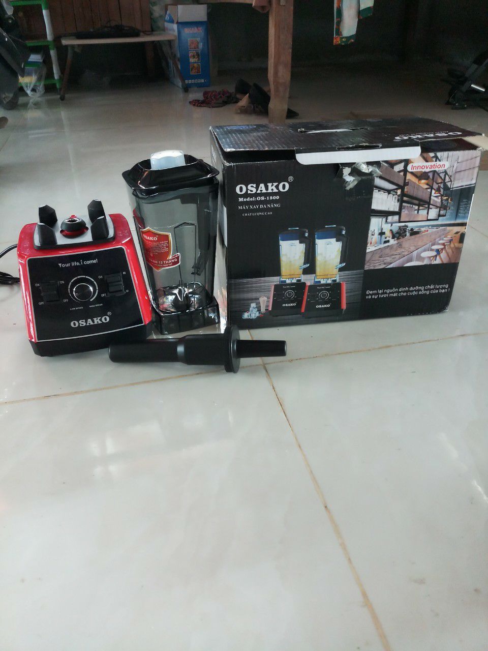 Sản phâmt nhận nhìn về ngoại quan rất ok, nhưng phần lưỡi xay lại không bén, người nhà mình lấy thịt xay thì chỉ ra dăm thịt nhìn không khác gì lúc cho phẩn thịt đã cắt vào là mấy, công suất xay lớn nhưng lại không xay bằng máy xay công suất chưa được 500W chỉ vì lưỡi xay bị cùn, không bén ;(((
Nhận hàng rất nhanh dù địa chỉ nhận ở tỉnh