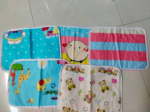 tấm lót đẹp và dầy dặn lắm ạ, shop giao hàng nhanh, đóng gói kỹ, sẽ ủng hộ shop thời gian tới. Mọi người nên mua