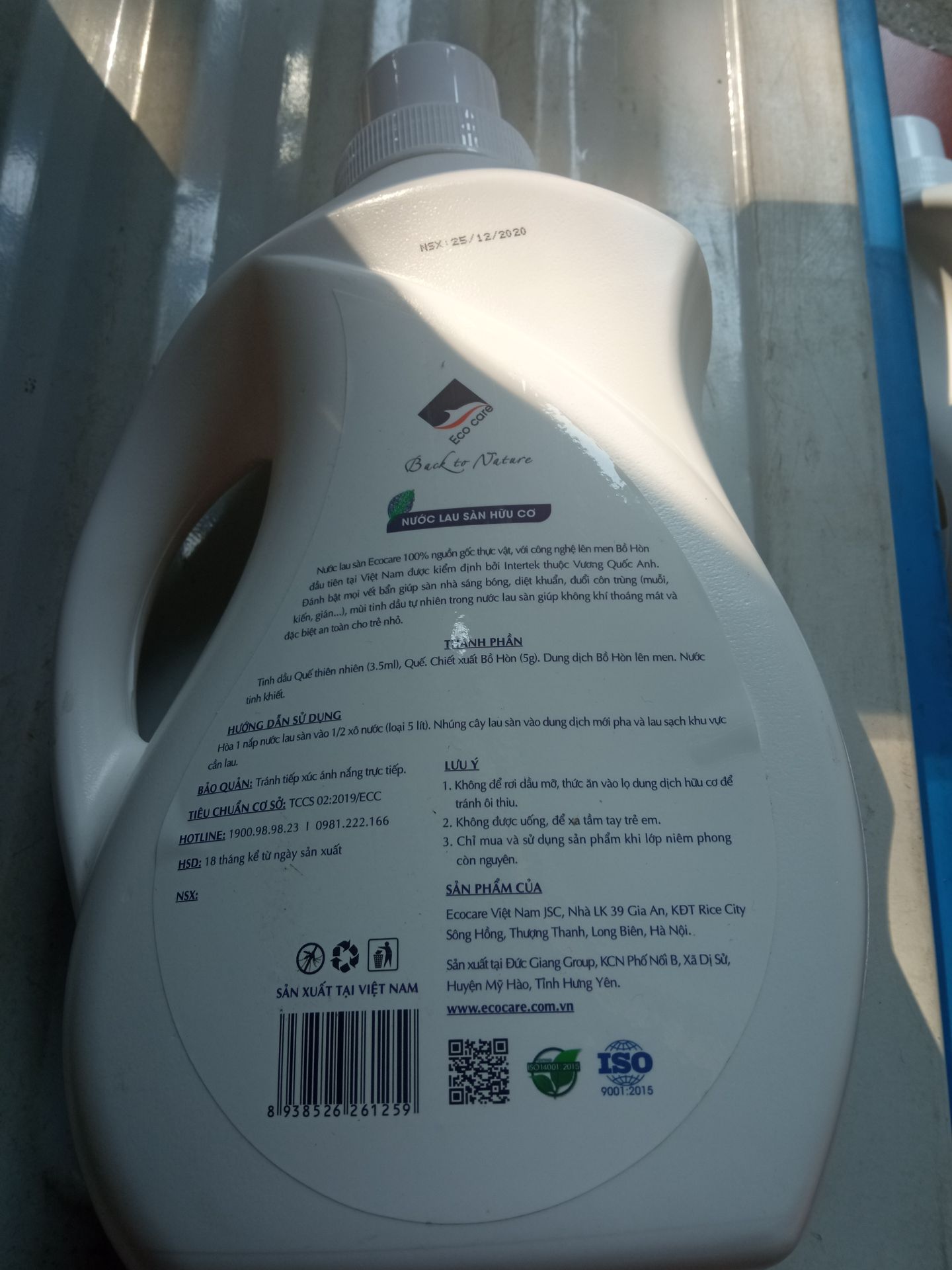 Nước lau sàn đợt này Ecocare thay đổi công thức mới nên sánh đặc hơn, cảm giác lưu hương lâu hơn. Mùi quế thơm tự nhiên. Lau sàn khá sạch. Sẽ tiếp tục ủng hộ