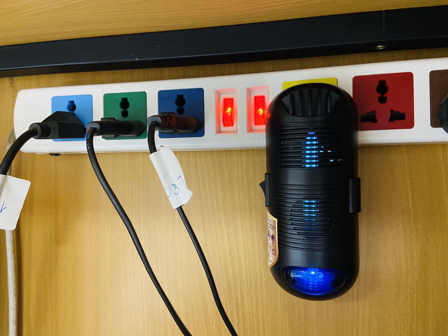 Shop đóng gói cẩn thận, trên sản phẩm có tem nhãn đầy đủ thông tin cần thiết, mùa dịch này có máy diệt vi khuần cũng an tâm hơn nhiều, cám ơn Shop ? Shop đóng gói cẩn thận, trên sản phẩm có tem nhãn đầy đủ thông tin cần thiết, mùa dịch này có máy diệt vi khuần cũng an tâm hơn nhiều, cám ơn Shop ?