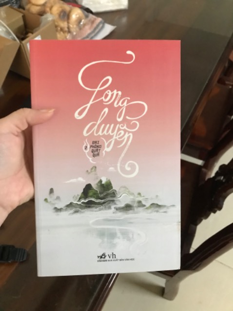 Mua của tiki. Truyện ra lâu rồi vẫn mới. Lần này hên gặp người đóng hàng có tâm hay sao mà không bị cong góc sách gì hết 😳