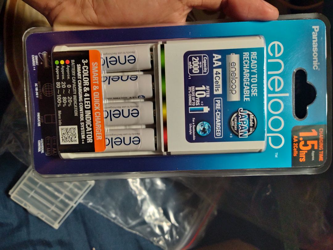 -Đèn đỏ nhấp nháy tức là cục pin bị hư !
-Sạc nhanh pin nóng nhưng ko bị chảy ra!
Rất ok, đáng mua, có thêm cái đựng pin !