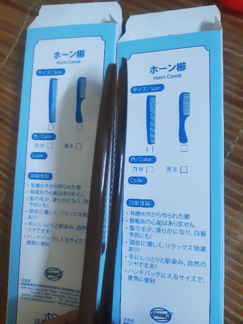 Mua 2 chiếc nhưng 1 chiếc bị dày hơn hẳn chiếc còn lại; dày và nặng gấp đôi luôn. Nhìn chung là sản phẩm đẹp, mua tặng người thân hợp lý