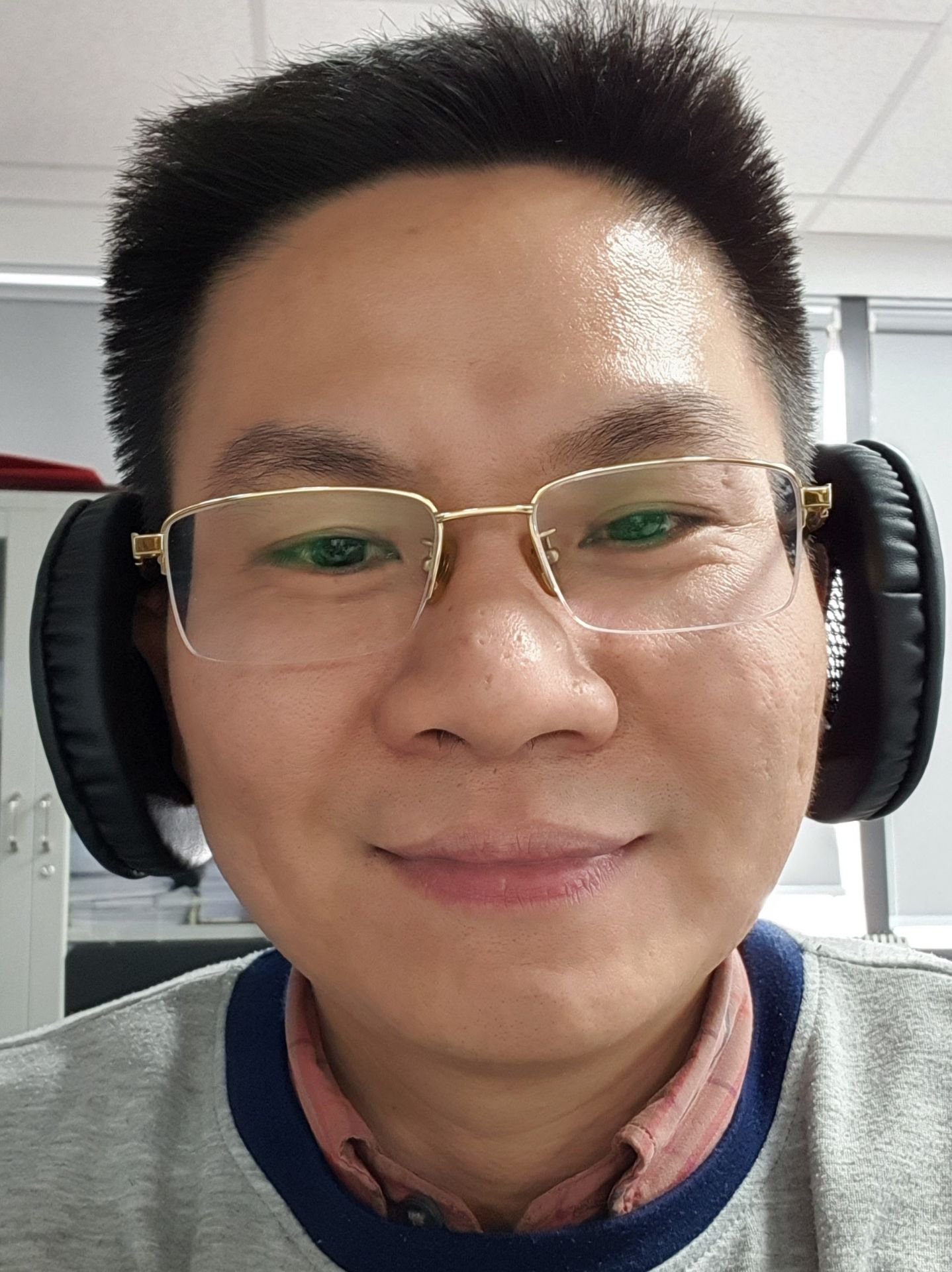 Giao hàng nhanh, chất liệu sản phẩm có vẻ ổn. Nhìn có vẻ hơi to so với from 9.5cm của cái tai nghe của mình. Khi nào gắn xong mình chụp tiếp ảnh lên và review thêm nhé!