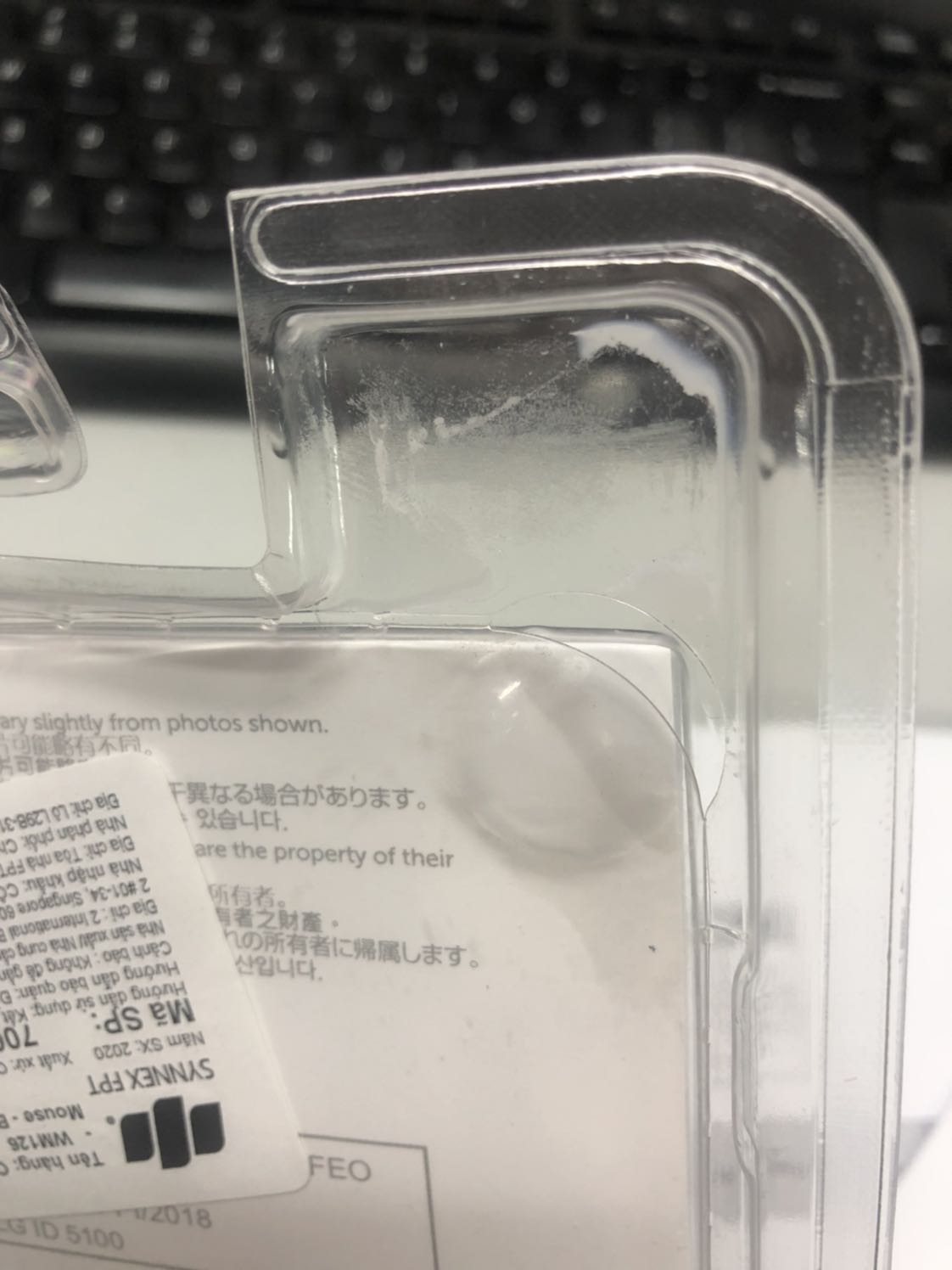 Mình mua chuột để đem tặng nhưng về thì vỏ bị bóc ra mất tiêu rồi. Sau đó có dán bù tem niêm phong để dính lại vỏ. Nếu mình mua về sử dụng thì ko có vấn đề gì nhưng đem tặng thì nó ko đẹp cho lắm. Shop lần sau chú ý nhé ạ đừng gửi những hàng bóc rồi kiểu này.