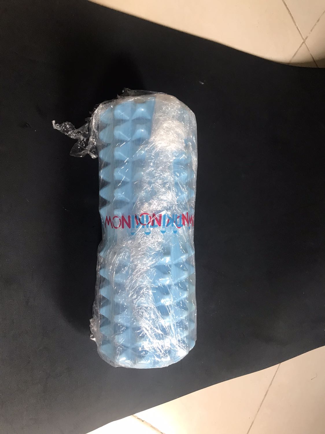 Tikinow giao hàng cực nhanh, đặt hàng đêm qua, sáng nay đã giao hàng rồi 🥰
Con lăn gai này lăn rất thích nha, mới đầu chưa quen thì cảm giác hơi đau 🤣