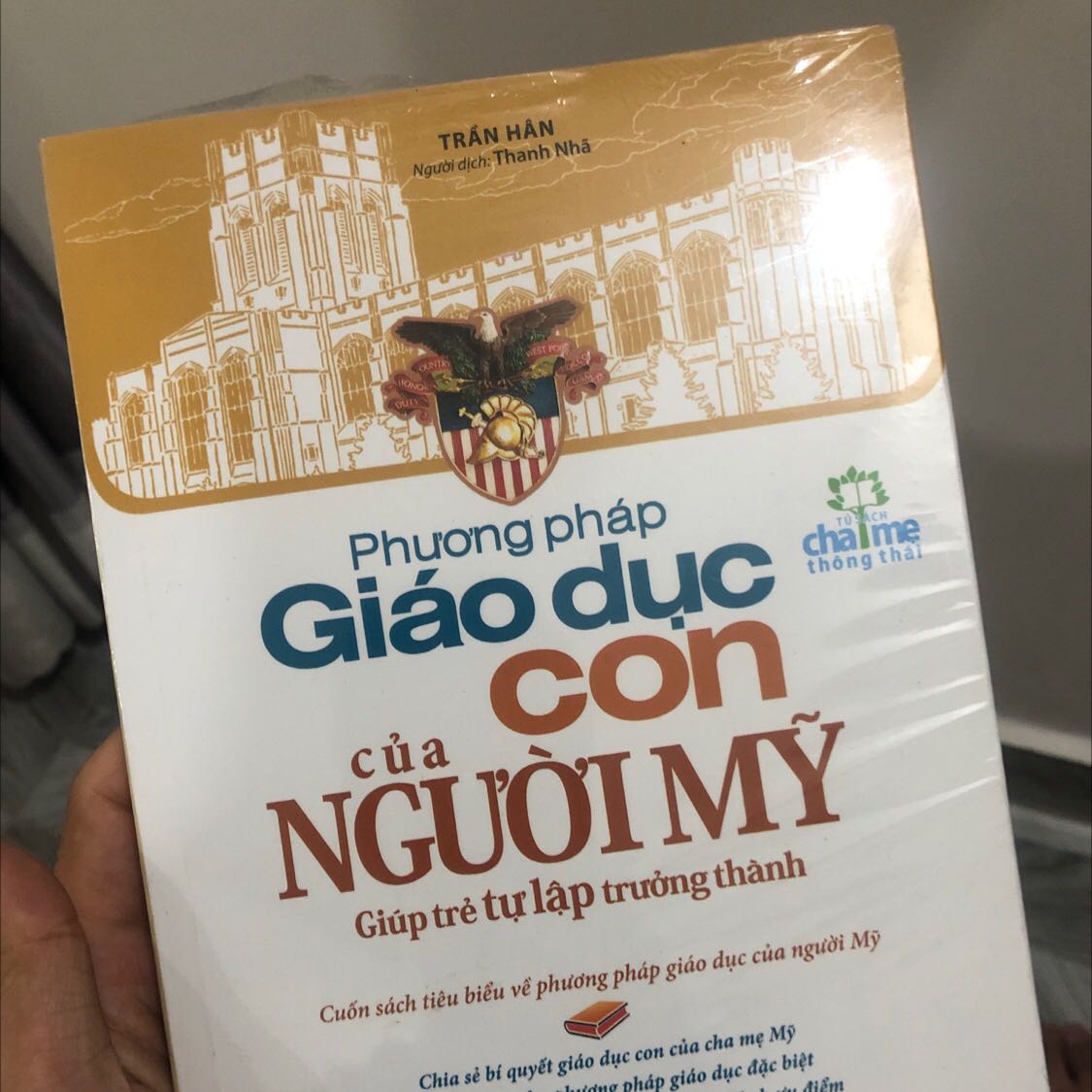 Giao hàng khá lâu nhưng do dịch cũng thông cảm. Nhưng chất lượng sách thì ko hài lòng. Mua 2 quyển thì 1 quyển ok, còn 1 quyển pp giáo dục con của người Mỹ bị rách lớp bao bì, đầu sách bị bám bụi bẩn làm sách bị ố màu