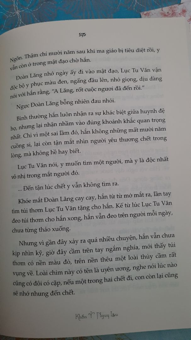 Đọc giả nào hay đọc hoặc thích thể loại đam mỹ thì hãy thêm cuốn này vào danh sách đọc. 
Bìa đẹp. Chất lượng in ấn rất đẹp. Lối dịch tốt.
Về nội dung truyện: truyện khá hay, hơi ngược nhưng phần sau lắp lại sự đau thương ban đầu. HE. Đọc xong hơi tiếc thương cho cặp đôi ngoại truyện.