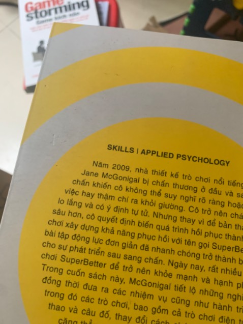 Sách bẩn, cũ và lau ko sạch được. Giao sách cũ hay sao ạ