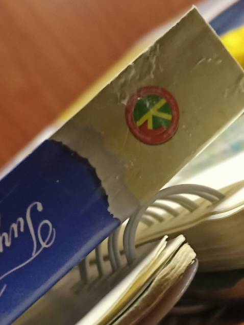 Sách hay và hữu ích lắm mỗi tội mép sách dính chút keo hay s ý