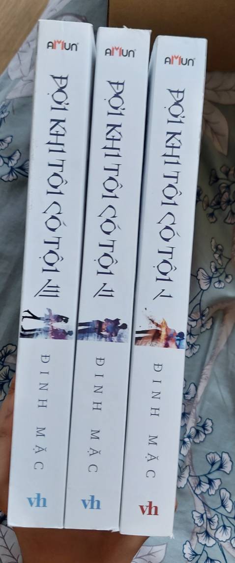 Giao nhanh. Sản phẩm đúng. Mặc dù df ko đáng kể nhưng mình mong trong những lần mua tiếp theo Tiki sẽ đóng gói kĩ càng hơn. Lần này mở hộp ra chỉ có mỗi sách,không bọc chống sốc gì cả, quãng đường từ HCM ra HN may mà ko có móp gì. Nói chung là vẫn ổn❤️‍🔥 (Thừa 1 bm tập 3)